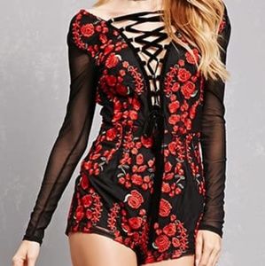 🆕️🦄 rosey laced up romper